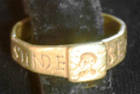 Ring of curde